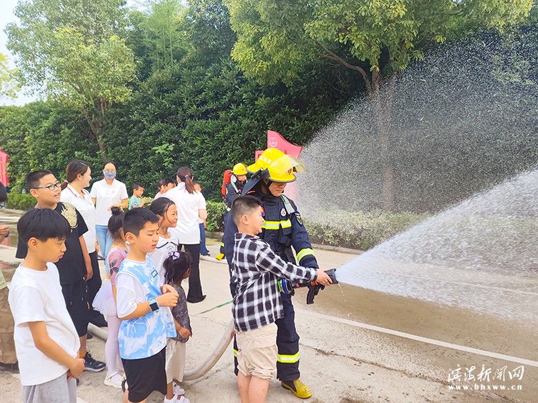 “七彩的夏日——‘童’行消防站，致敬火焰藍(lán)”研學(xué)活動(dòng)